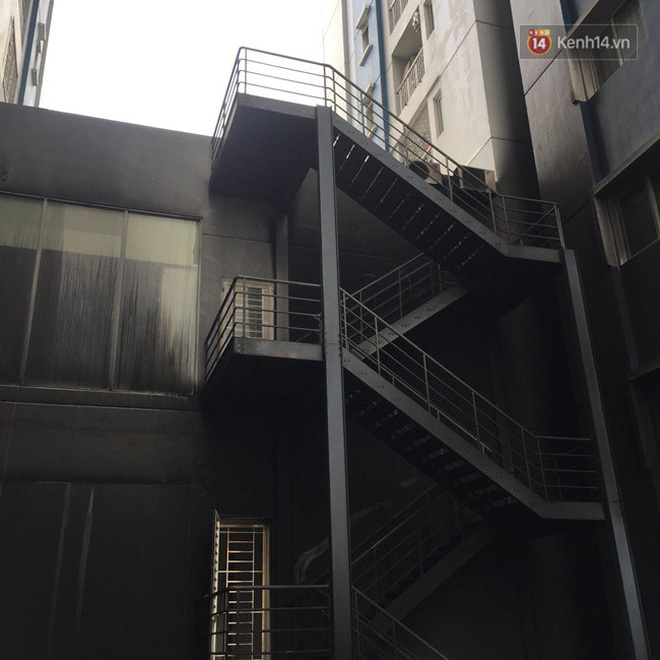 Khung cảnh ám ảnh trong chung cư Carina 3 ngày sau vụ cháy khiến 13 người thiệt mạng